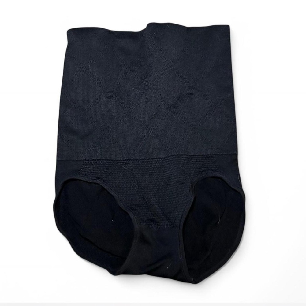 Black shape wear bottoms size medium never worn no tag
